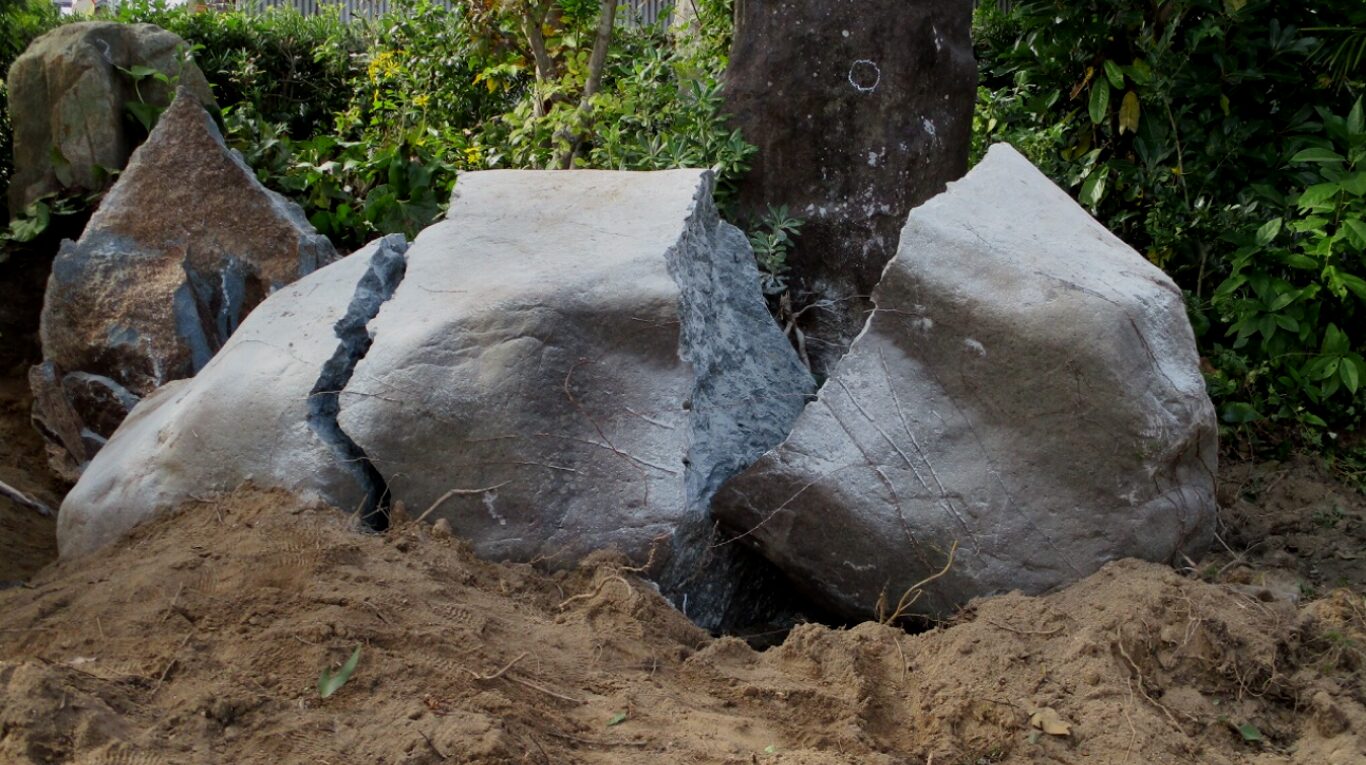 松江市のガーデンリフォーム事例(アプローチと人工芝)